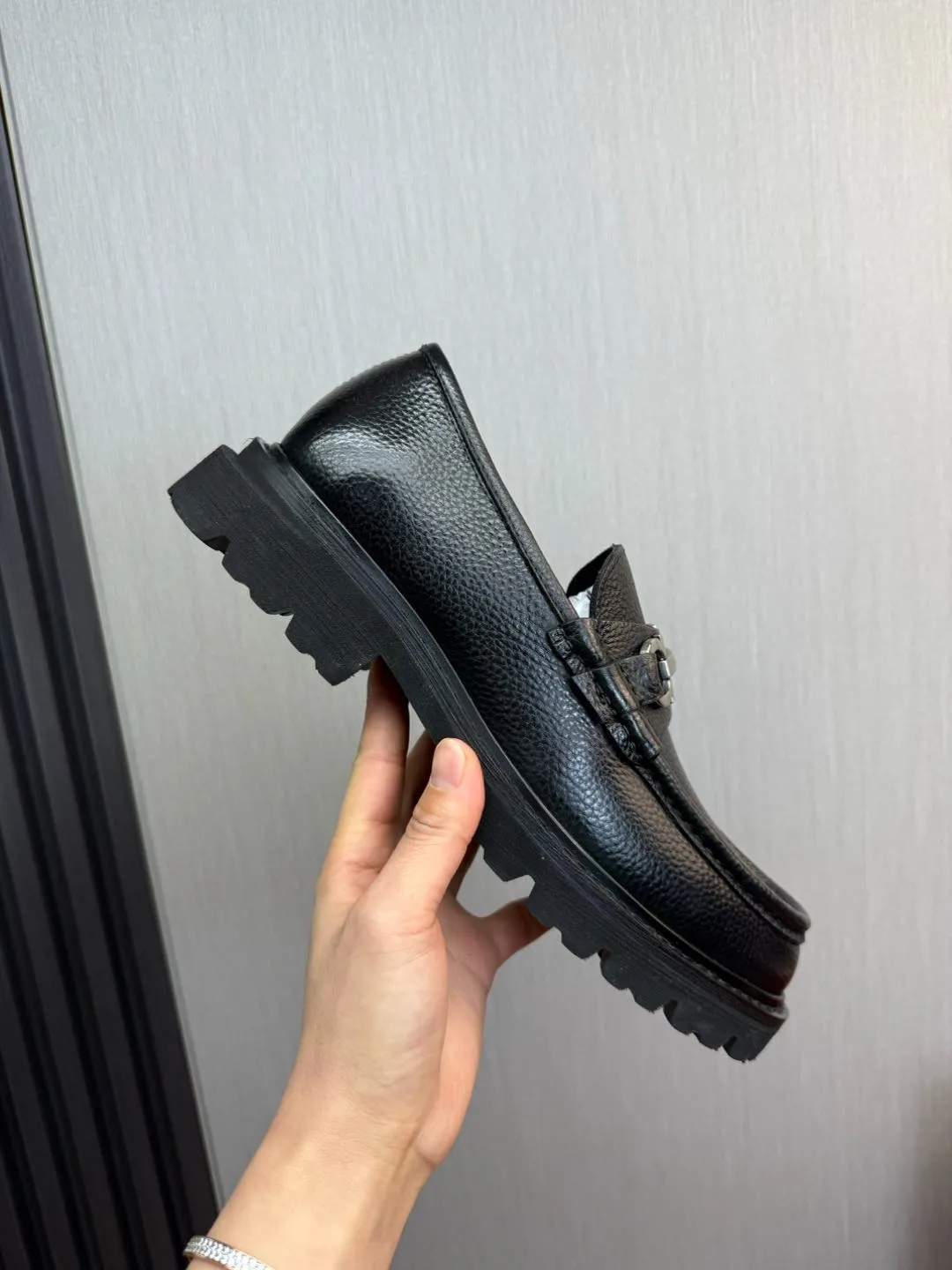 Men's shoes 💰880💰 Ferragamo. [Ferragamo] men's thick-soled loafers, the latest hot style, 1:1 original purchase quality, top quality, imported open-edge beaded cowhide leather on the upper, hand-made three-dimensional stitching highlights the round toe design, the inner foot pads are all imported cowhide, with original lightweight foam outsole, matching code 39-44, (38, 45 custom-made, non-refundable)